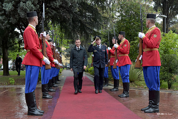 ЦГ: Ни НАТО не може да помогне војницима